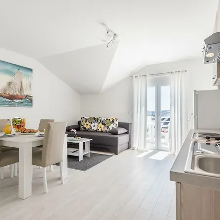 Hiperion Apartment *